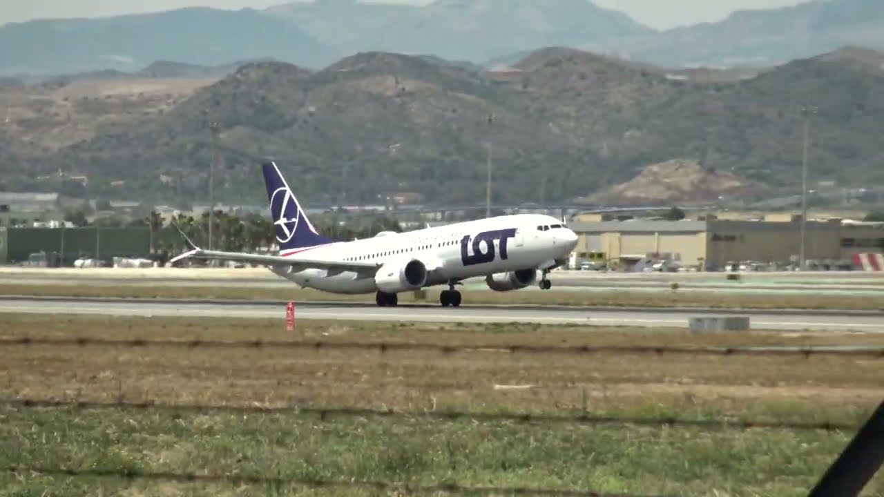 Lot Boeing 737-8Max SP-LVS Take Off Malaga LEMG