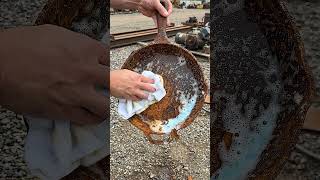 Remove rust instantly from cast iron #cleaning #diy #satisfying