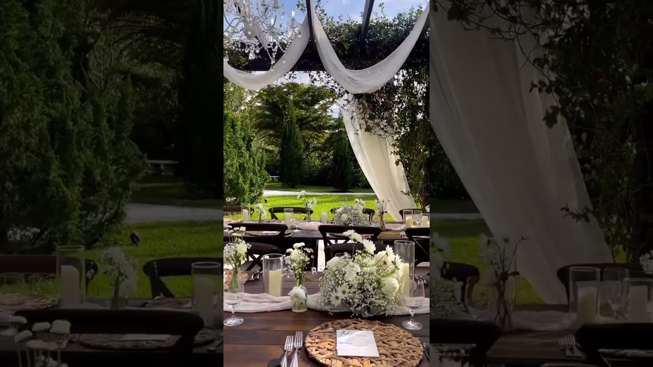 We’re in awe over this dreamy wedding tablescape! 😍