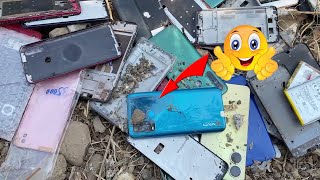 i Found Many Broken Phones and More from Garbage Dumps || Restore VIVO Y30 cracked.