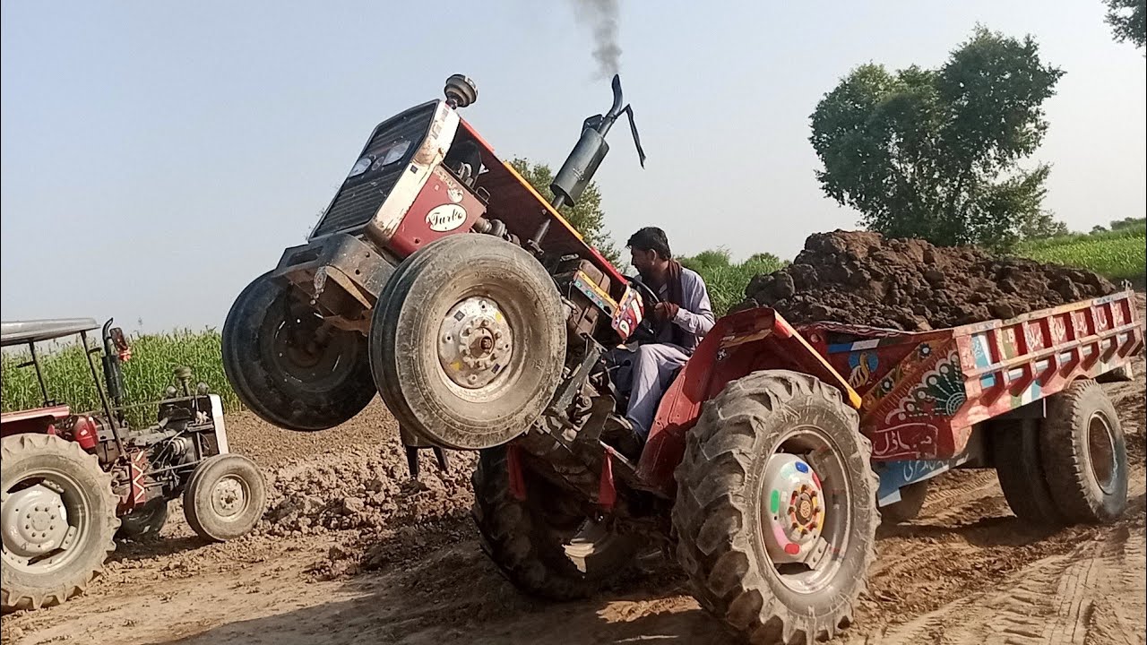 Amazing tractor driver in Pakistan very hard work