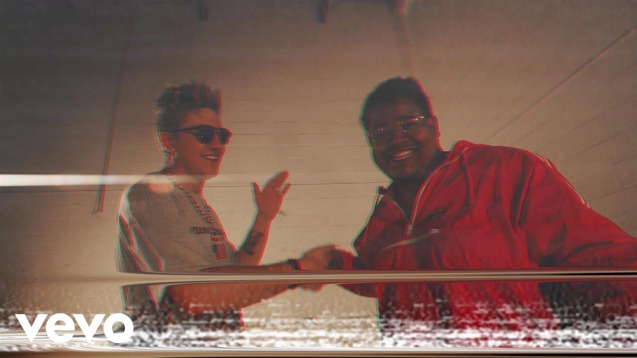 Matt Paris - Hola - Lyric Video ft. Xantos