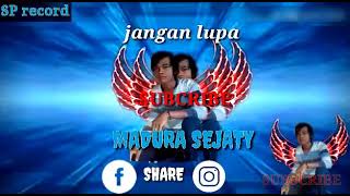 Download lagu Qhorik terindah  Minum kopi sama roti nikmat