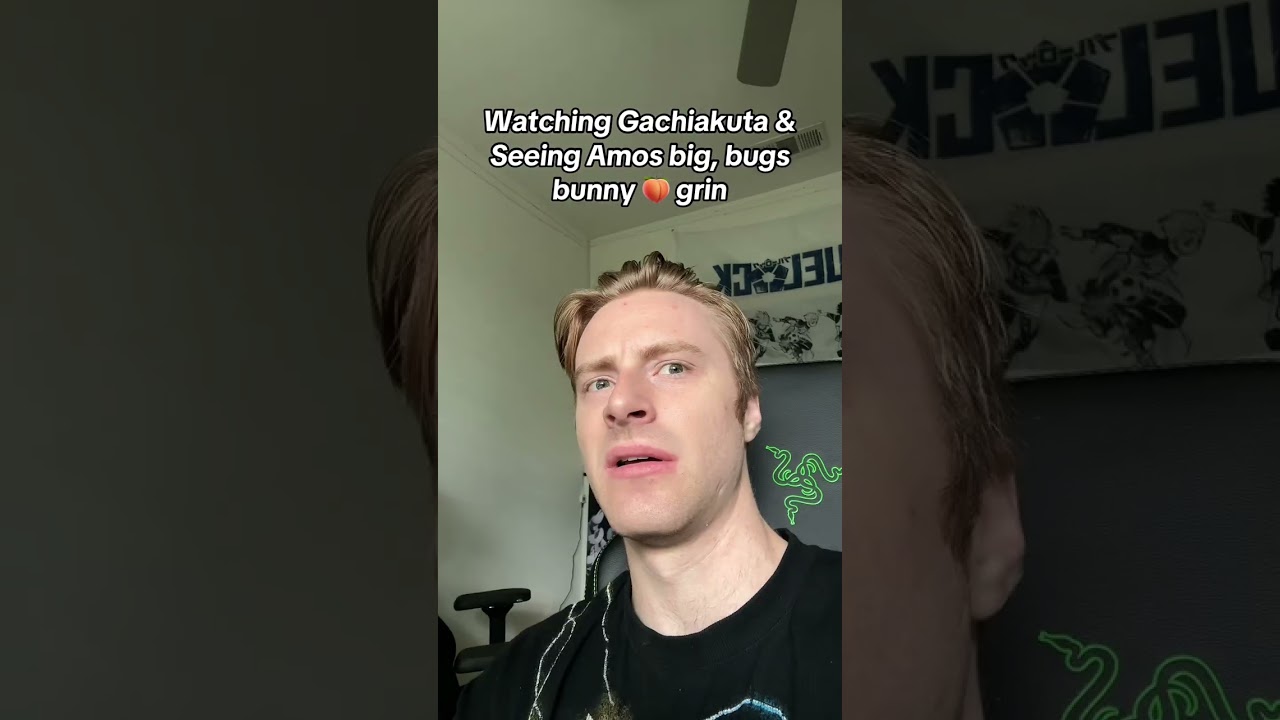 Почему она так улыбается?? 💀💀💀 