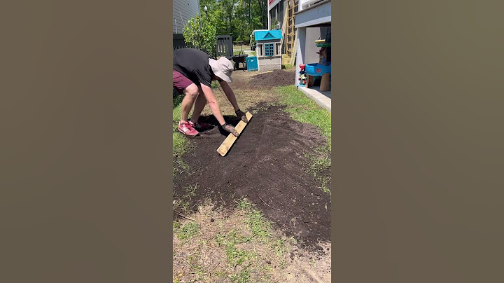 Here’s a way to help fix those uneven patchy spots in your yard! #yardwork #backyard
