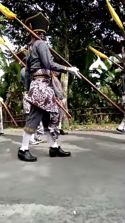 BREGADHA PAKAIAN ADAT PASUKAN KERATON YOGYAKARTA