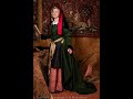 Dressing up ( well.... ) an early Tudor lady