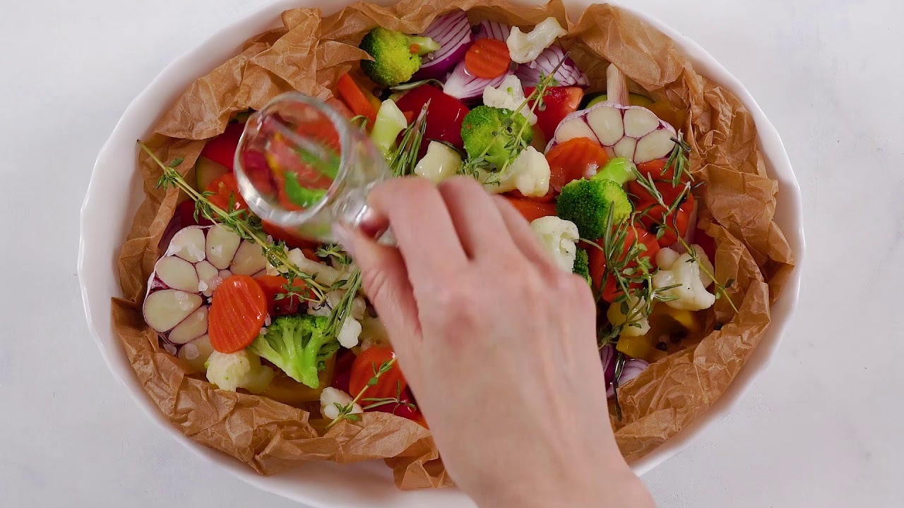 Запеченные овощи с соусом из брынзы