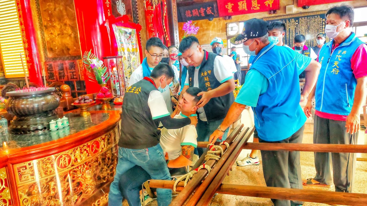 突發狀況！廟會遶境進行中★男子突然起乩發不退★法師請出五雷令~還是退不了！現場觀眾語出驚人~結果出乎意料….