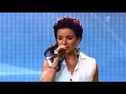 видео: Julia Volkova - СПАСИТЕ ЛЮДИ МИР (Live 2016) «Neposedi 25»