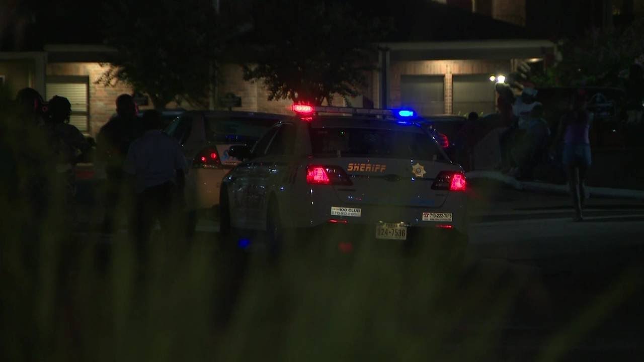 2 found dead in apartment complex - YouTube