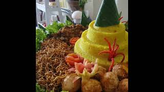 Tumpeng Ayam Ingkung Dan Bubur Merah Putih