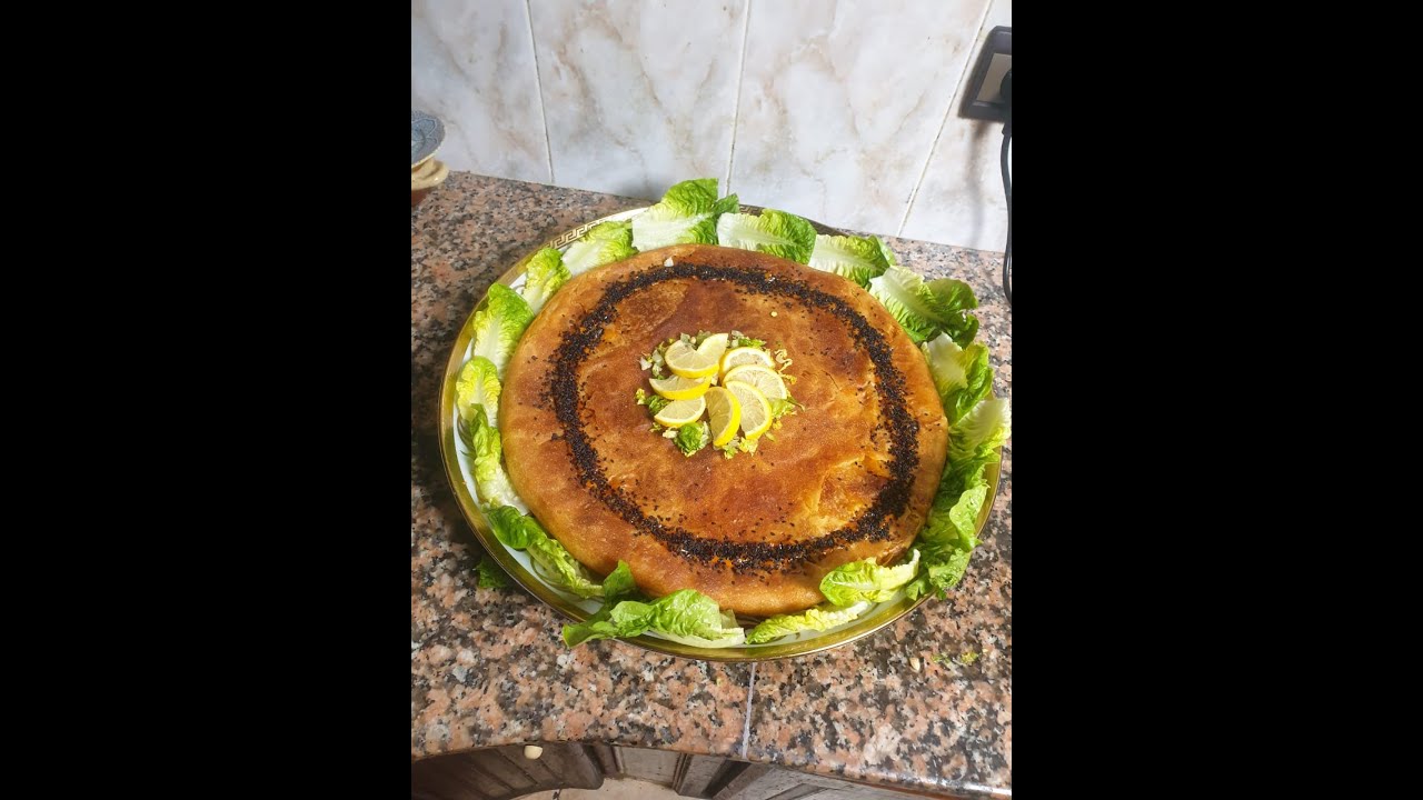 رغيفة كبيرة معمرة تع العشيات   بالبطاطس الجبن والفلافل اليك سيدتي الفاضلة 👌🏻👌🏻👌🏻