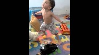 Daniel Fazendo A Dança Da Barriga
