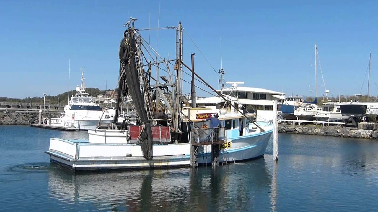 Boat Going Into Coffs Harbour Jetty Slipway. YouTube