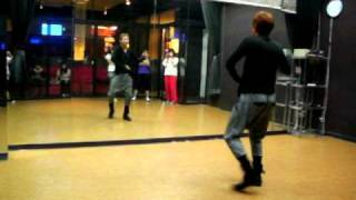 IMG_0003(2010-12-21舞蹈館-益彰老師wacking課程教popping搭音樂).AVI