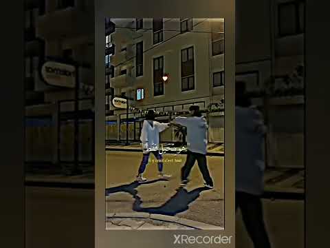   مترجمة