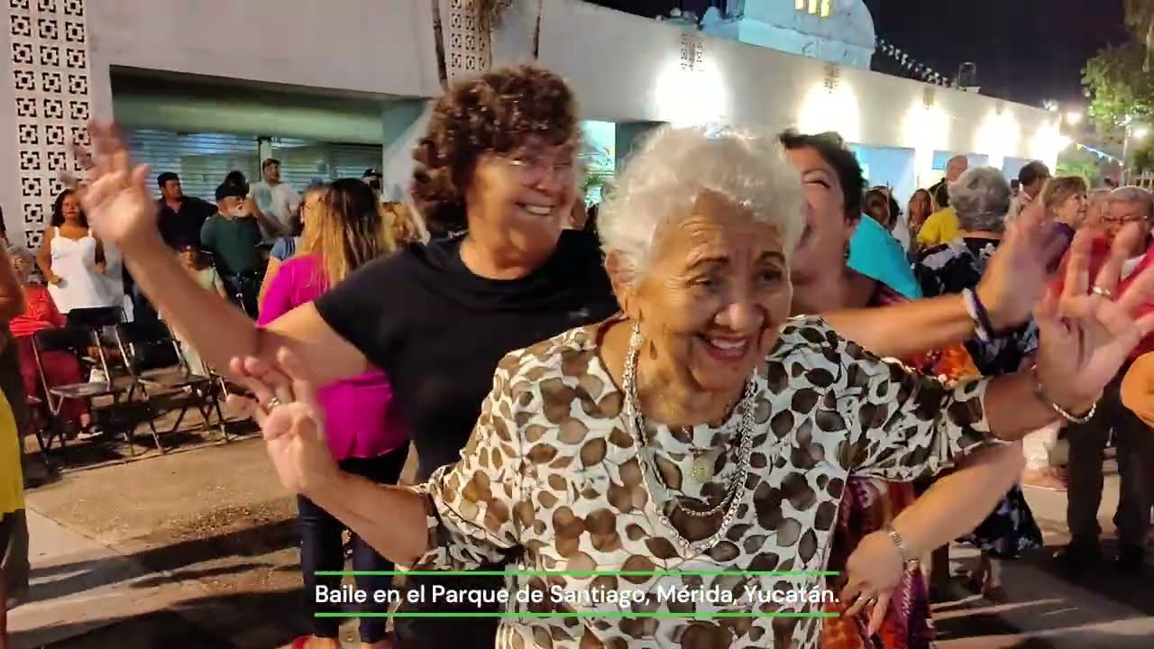 Martes 2 de Septiembre 2025 - Baile en el Parque de Santiago en Mérida Yucatán. Video 3.