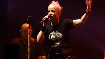 Garbage - Why Do You Love Me (17.11.2016, Yotaspace, Moscow, Russia)