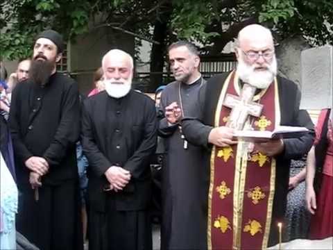 Mama Aleksandre Bolkvadze-ჯვრის აღმართვა წმ გიორგის ტაძრის გუმბათზე