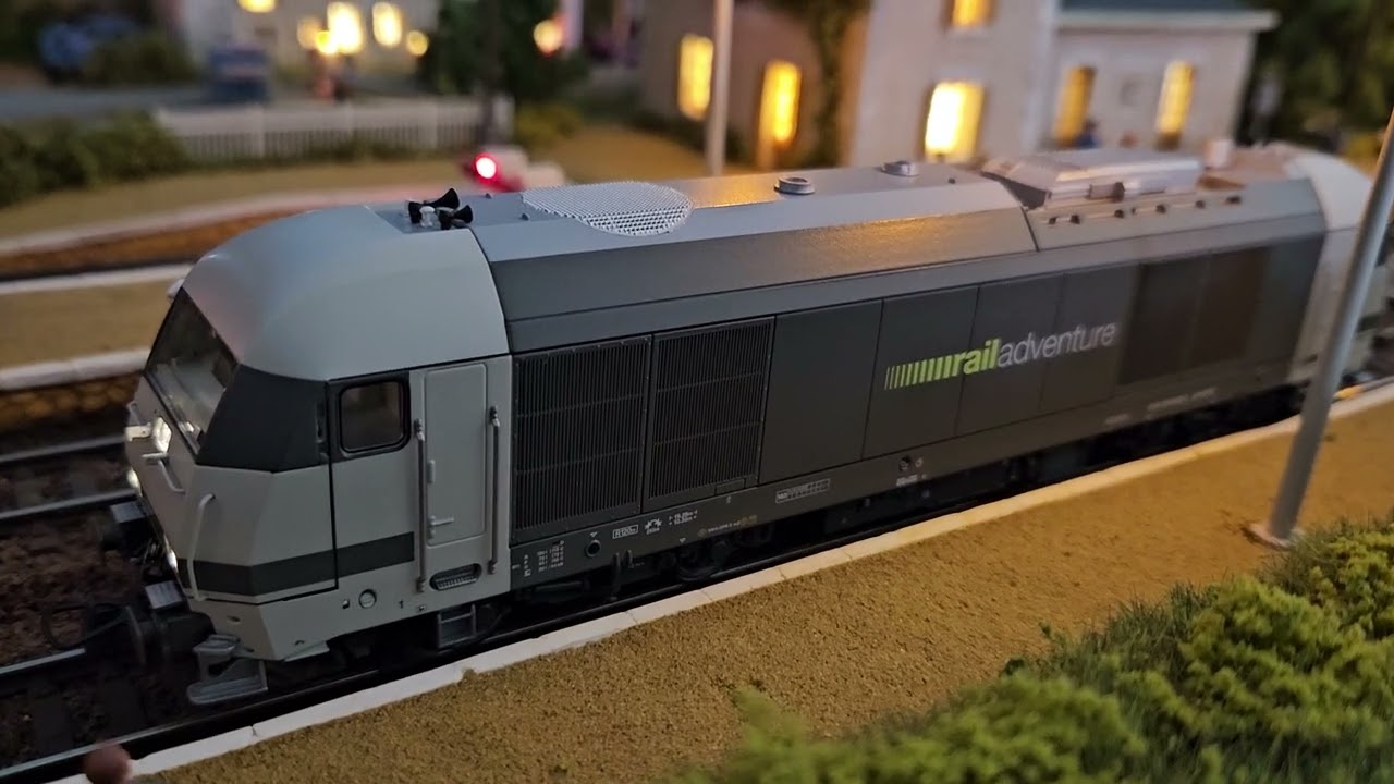 ROCO 2016 902-5 digital sonore Railadventure - YouTube
