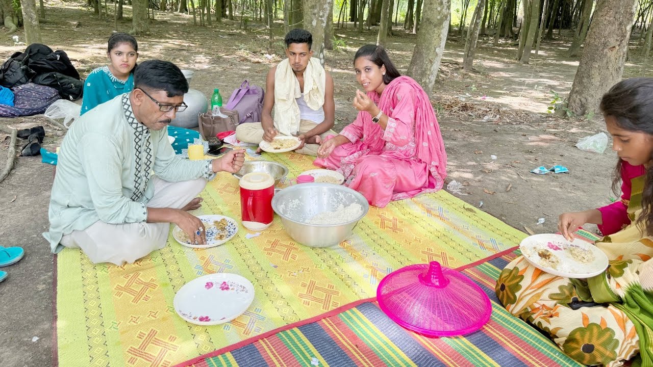ওস্তাদ,বিপ্লব,শোভা,রানি,মানিক,ইমন ও আতিয়া সবাই।মিলে দুপুরে খাওয়া দাওয়া করলো মজার মজার গল্প করলো