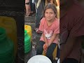 Filistinli çocuklar su kuyruklarına girerek ailelerine yardım etmeye çalışıyor