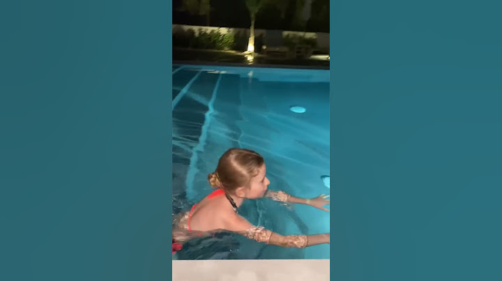 Salvo e Giorgia fanno il bagno in piscina alle 3 di notte! #shorts
