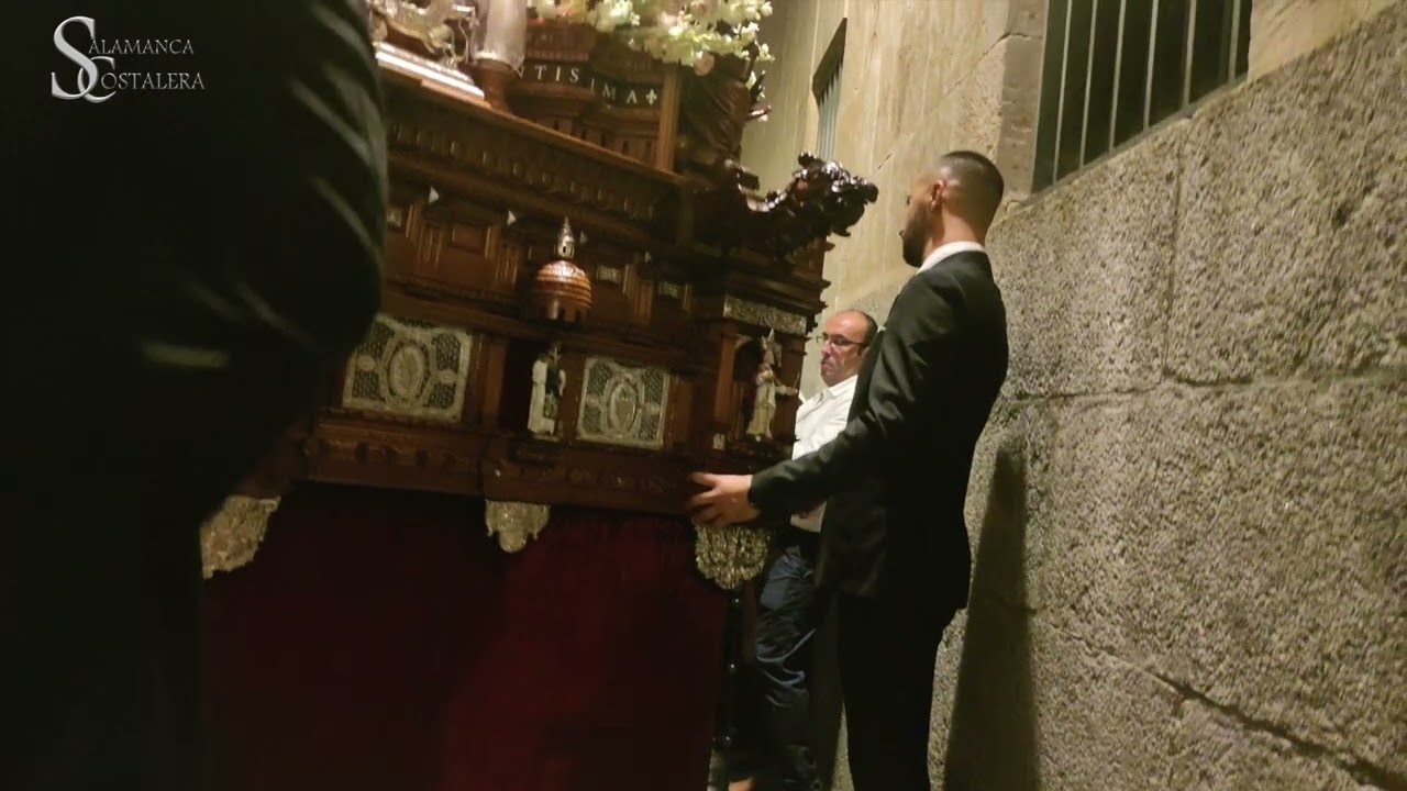 Procesión Virgen del Rosario, revirá Calle Calderón d la Barca con Calle Libreros, 2023 Salamanca