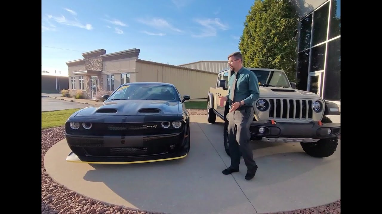 Russ Darrow West Bend CDJR Vehicle Comparison