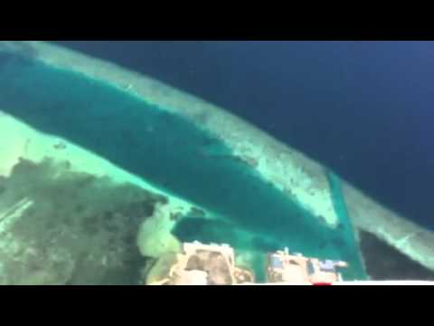 ვიდეო: ეს არის 42 წლის მაჩვენებელი: ელენა მფრინავს მალდივის კუნძულებზე მზის აბაზანების მისაღებად გაბრწყინებულ მიკრო ბიკინში