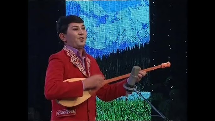 Қыздың мысығында құмырасы бар Сиськи мен кисканың порнофотосуреттері