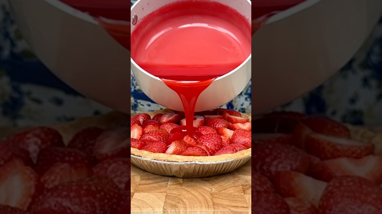 Очень простой клубничный пирог для Дня святого Валентина.