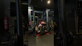 SMITH MACHINE SUMO SQUATS