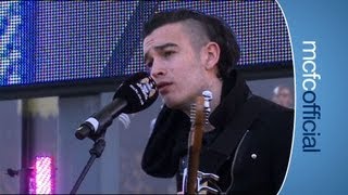 THE 1975 LIVE: Band perform single 'Sex' in BT City Square.