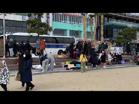 2022.12.17 14:44 제17회 광안리 불꽃축제 현재 상황 | 명당 확보 전략 아직 여유롭다 | 돗자리 담요 핫팩 필수 | 유튜브 아프리카 실시간 방송국 촬영현장 대기중