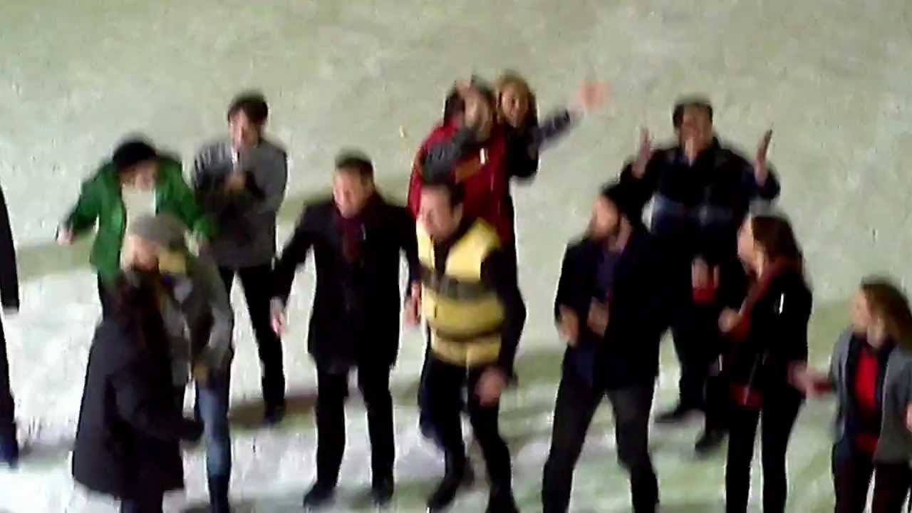 ROCKEFELLER CENTER SKATING WITH SNL CAST 12-17-2011 - YouTube