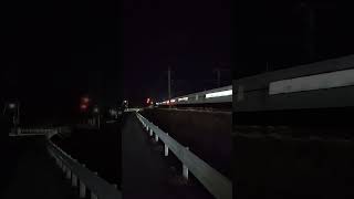 JR東日本長野支社の篠ノ井線の特急あずさ45号松本行きがカーブを通過する