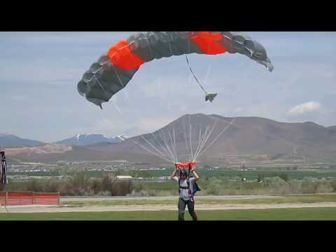 Skydivers at the 2011 Utah Valley Aeromodelers RC ...