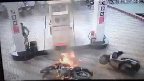 Don't use mobile phone petrol pump