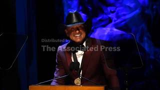 Tim McGraw fights back tears as inducted into Country Music Hall of Fame