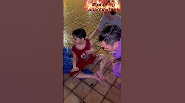 45s Người Đà Nẵng cứu bé trai giữa dòng lũ sông Hàn. #tintuc #tinnong24h #news #viralvideo #viral