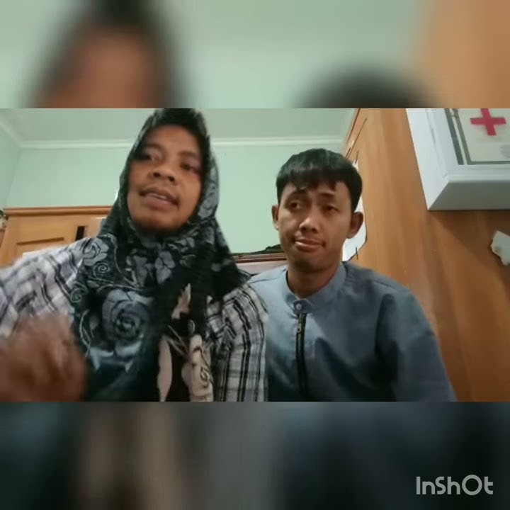 Anak kecil kaget Mendengar petir