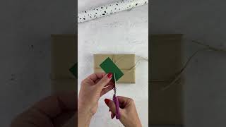 How to decorate a gift box #giftpackingideas #giftwrappingideas #wrappingpresents #diygiftideas