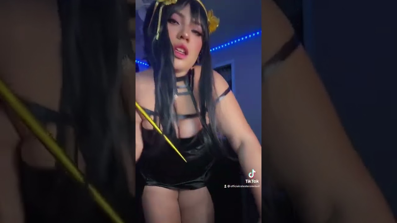 ⁣Yor Forger Cosplay!! I can get spicy! Join my OF https://onlyfans.com/celesterosebud