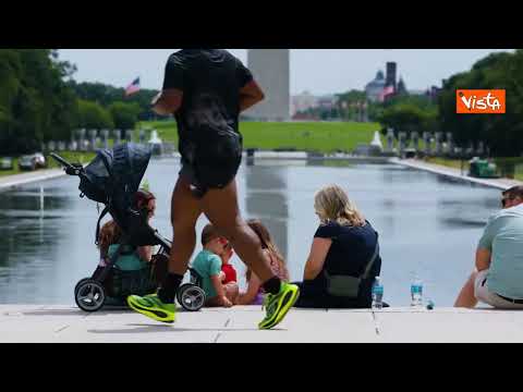 Ecco la nuova Reflecting Pool del Lincoln Memorial di Washington restaurata e dipinta di blu