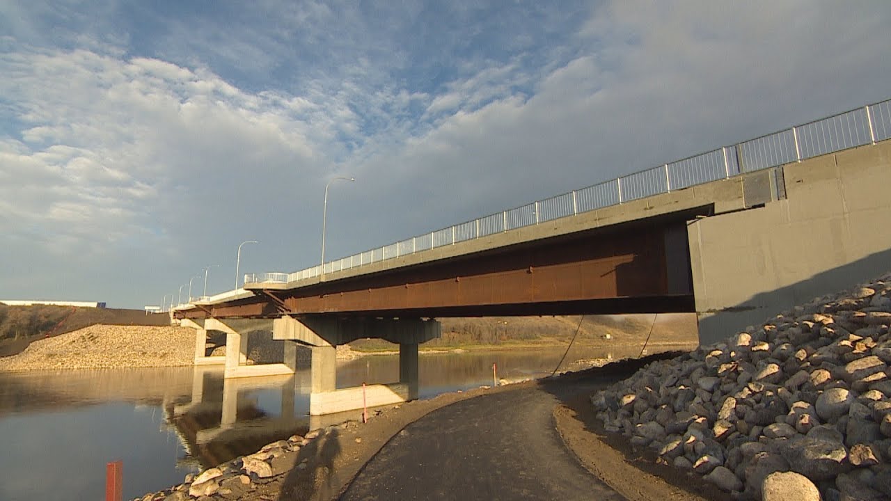 Saskatoon celebrates the grand opening of two bridges