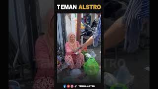 Pak Haji Ini Bantu Borong Para Pedagang Ibuibu Agar Mereka Semua Cepat Pulang