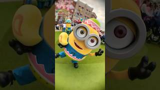 Bird minion posed in front of camera #minions #despicableme #shorts #universalstudiosjapan