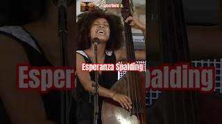 #esperanzaspalding #bass #bassplayer #doublebass #vocal #fpy #jazz #music #shorts #wwe #parati